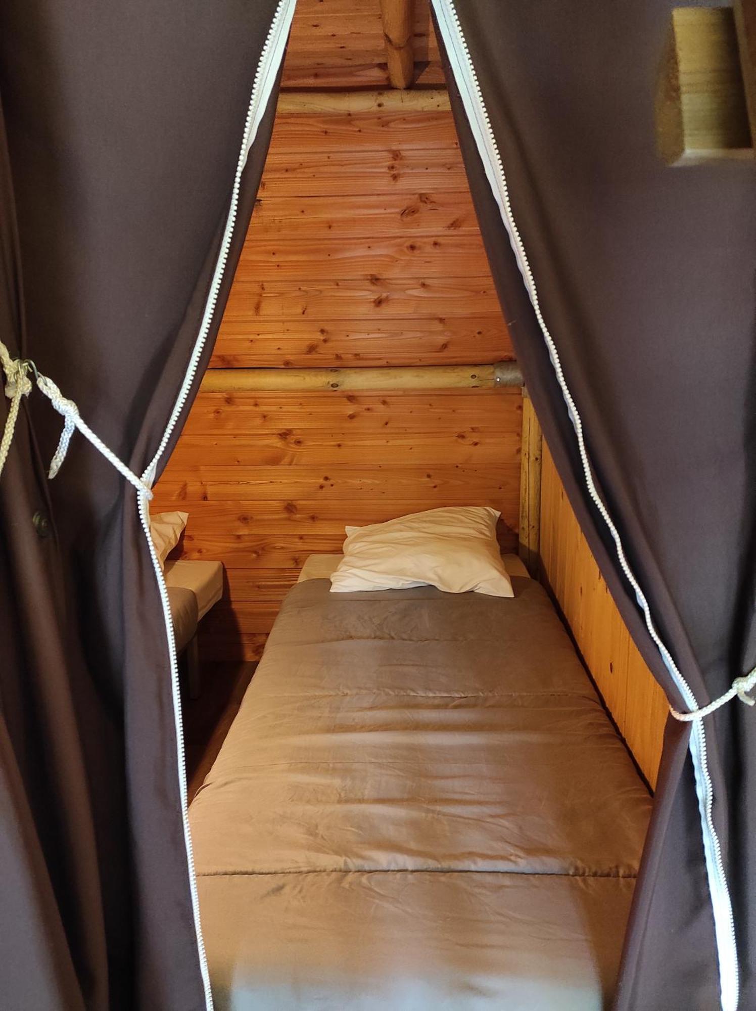 Camping Le Rouge Gorge **** 10' Puy Du Fou Saint-Laurent-sur-Sevre Exterior photo
